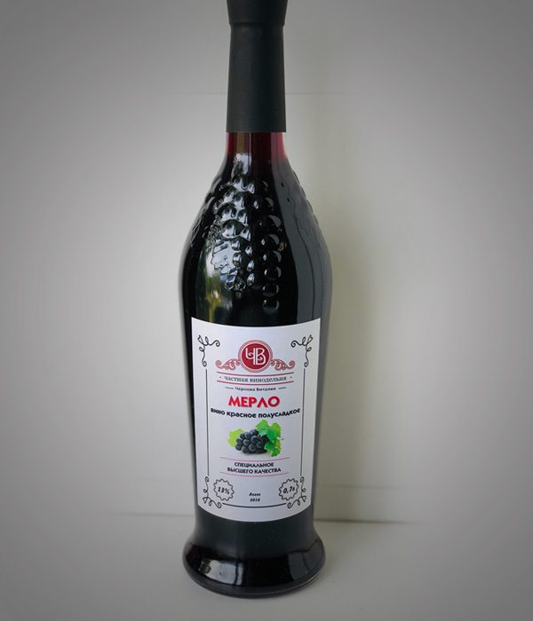 Изображение домашнее красное вино Мерло в частной винодельне Чернова Анапа